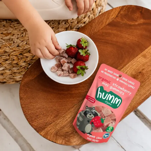 Humm Organik Çilekli Mini Küpler 30 G ambalaj görseli